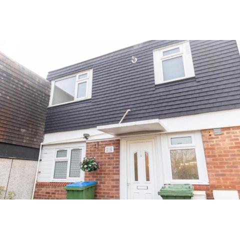 Immaculate 4-Bed House in Southampton