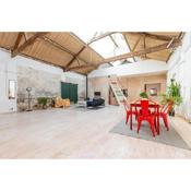 Immense Quirky 2-storey 2BR Loft, 3 min to Clapton