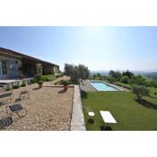 In Gordes, facing the entire Luberon Park a beautiful 5 bedrooms house