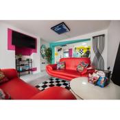 Inclusive insta-worthy quirky colourful 2 bed apartment close to town