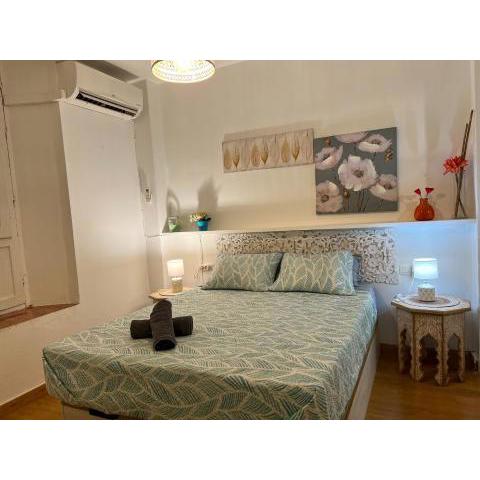 iYOURBASICS Lovely Studio Hinestrosa 23 FREE WIFI&AC