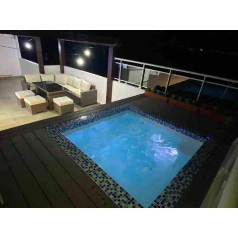 Jacuzzi Terrace Condo 7 Min to Downtown 3BR/3Bath