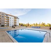 James's Quinta das Palmeiras, spacious 2 bedroom apartment in luxury complex, walking distance to town and beach