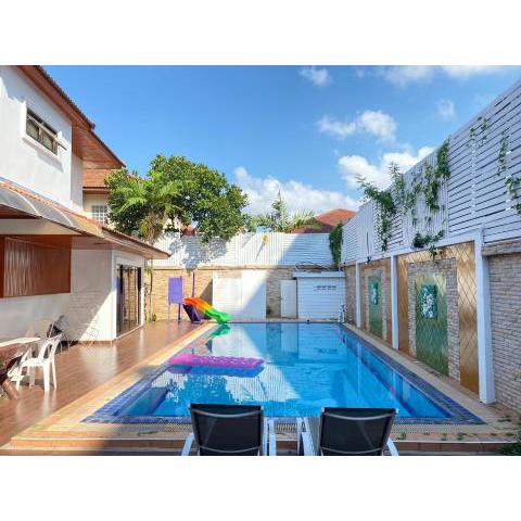 jomtien 5BR pink Villa