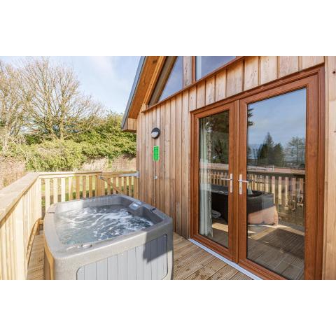 Kestrel Lodge 3 with Hot Tub