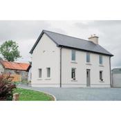 Killarney Old School Road sleeps 6