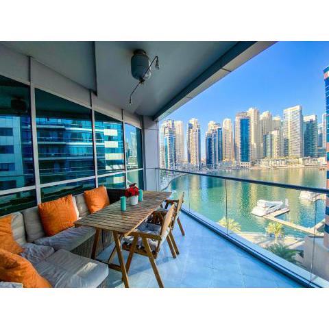 La Buena Vida Holiday Homes - The most amazing full Marina view, Luxe & Modern, one bedroom with full kitchen, in best location of Dubai Marina with two large balconies