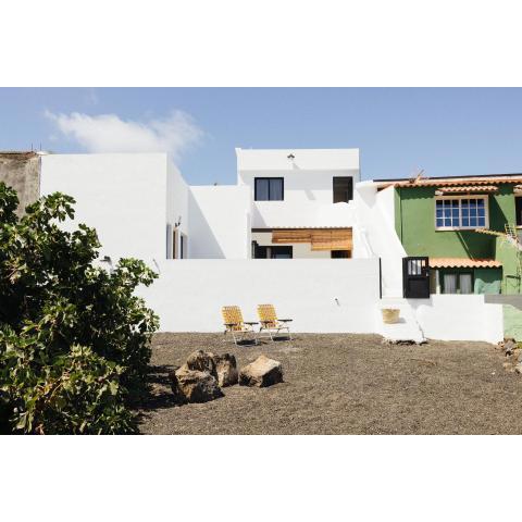 La Casa de La Caleta by Taller96 - El Hierro Island -