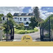 La Villa en Loire, avec Jacuzzi 6 places, Piscine chauffée, boulodrome, salle de jeu, 6 Chambres, vue Loire, 350M2
