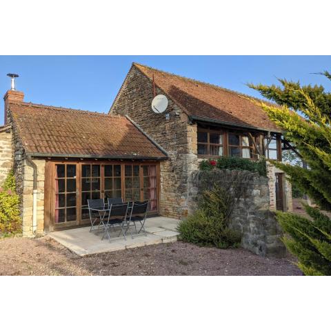 Large gîte with pool in peaceful Burgundy countryside