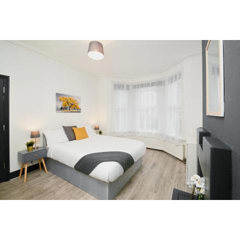 LARGE GROUPS- 5 bed House in Harringay