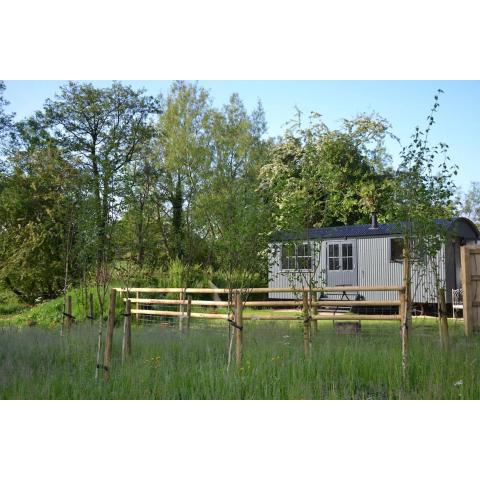 Large Luxury Shepherds Hut with Hot Tub nr Bath