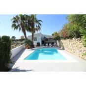 Large Modern Villa, Private Pool & Gardens