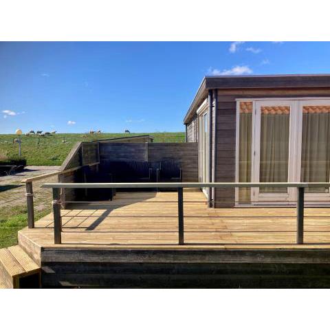 'Lauwers Loft' Holiday home 4 pers with lake view in front of the Lauwersmeer