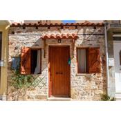 Lavrio stone house 5 min from the centre/port