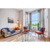 Lawsons - Stylish Apartment - Western Parade - Sleeps 8