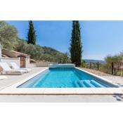 Le charme d'un pigeonnier provençal avec piscine