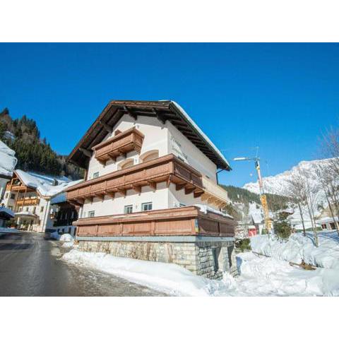 Leni s Mountain Appartements with a balcony