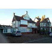 Leylands - Perfect location near town and beach