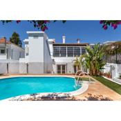Lisbon villa, sleeps 12,private pool and lift