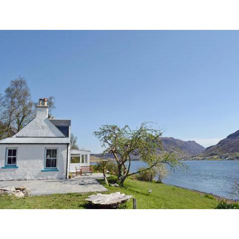 Loch Shore Cottage