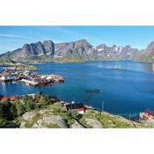 Lofoten panoramic luxury home with sauna