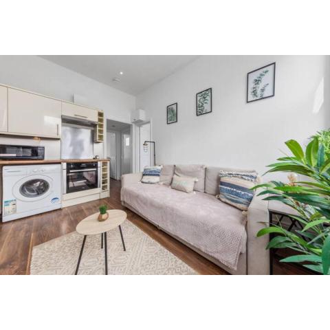 London living 2 BR Flat 2 mins to Clapahm Junction