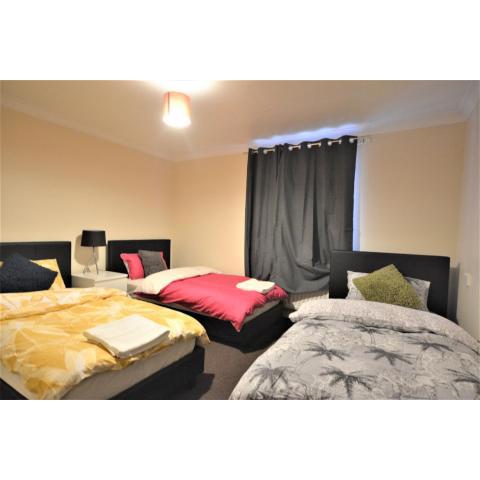 London Zone 2 Lovely 4 bedroom Apartment - 3 Trowbridge Road