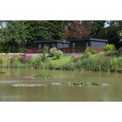 Lovely 1-Bed Lakeside Lodge in Shearsby-Woodpecker