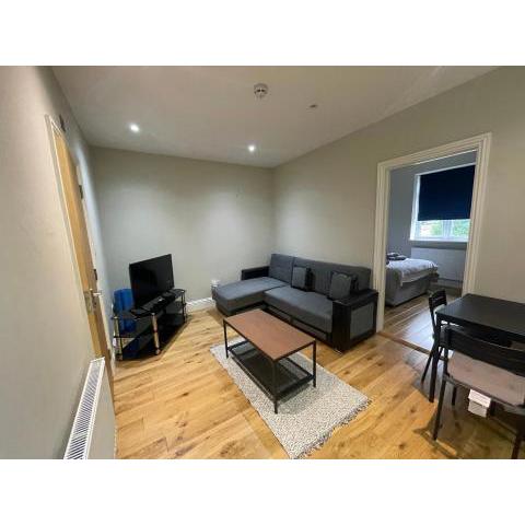 Lovely 1 bedroom apartment with on street parking