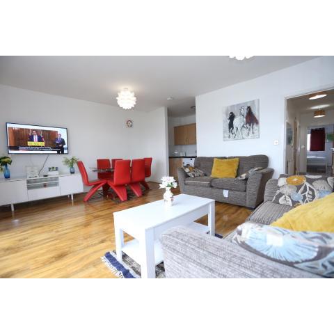 Lovely 2 bed 2 toilet Hill House river view apartment