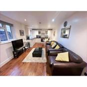 Lovely 2 Bedroom Garden Flat in London