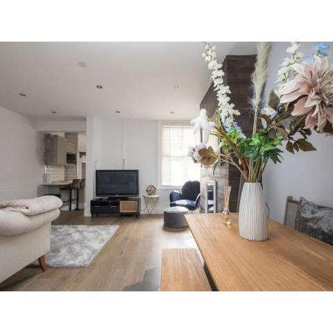 Lovely 2-bedroom maisonette in Windsor