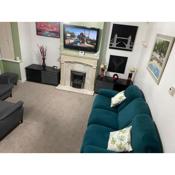 Lovely 3 bed house with patio/bbq