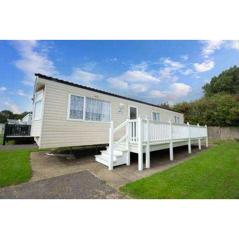 Lovely 8 Berth Caravan For Hire At Sunnydale Park In Skegness Ref 35001jw 2