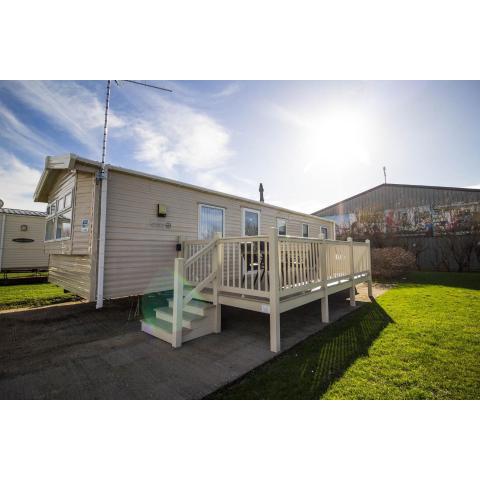 Lovely 8 Berth Caravan With Decking At Broadland Sands In Suffolk Ref 20136bs