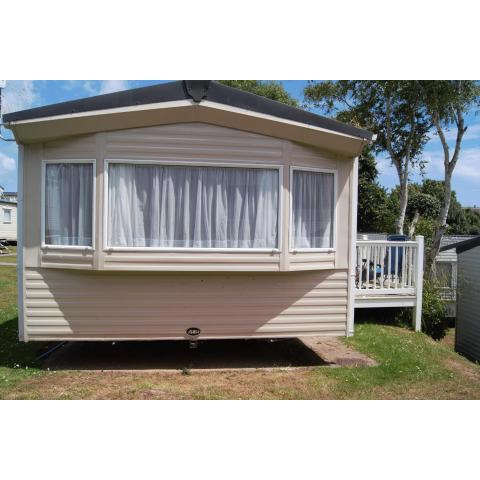 Lovely Caravan With Decking In Paignton, Devon Sleeps 8 Guests Ref 82063w