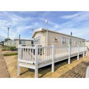 Lovely Caravan With Decking Wifi At Dovercourt Park, Essex Ref 44003bv