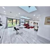 Lovely Luxurious Modern Home - Hornchurch