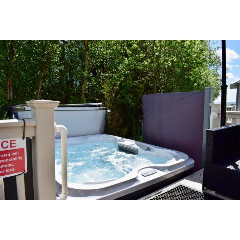 Lovely Private Hot Tub Cabin & Pergola