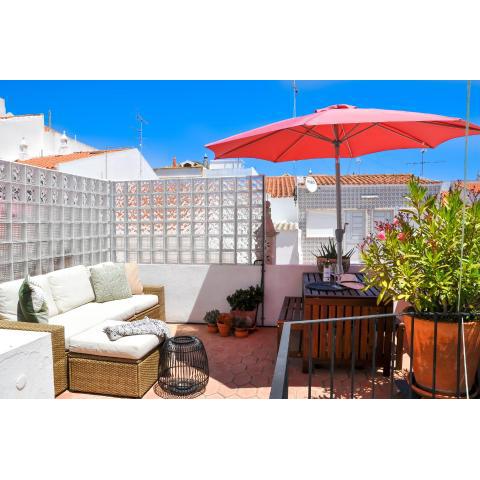 LovelyStay - Casa Salto - Charming Townhouse with Large Terrace