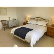 Lower Trewern Farm- ensuite bedroom