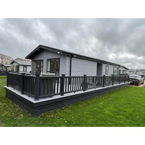 Luxurious 2-Bed Lodge in St Helens Ryde