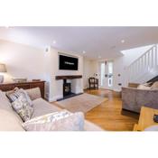 Luxurious 3-bed barn in Beeston by 53 Degrees Property, ideal for Families & Groups, Great Location - Sleeps 6