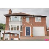 Luxurious 4 Bedroom Detached Family Home