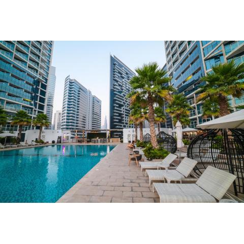 Luxurious Studio Apartment Lake View Damac Maison Prive Business Bay