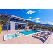 Luxurius Villa Aria with heated 45sqm pool, jacuzzi and seaview