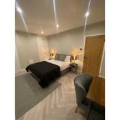 Luxury 2 bed 1 bath in Central London by Graceful Apartments