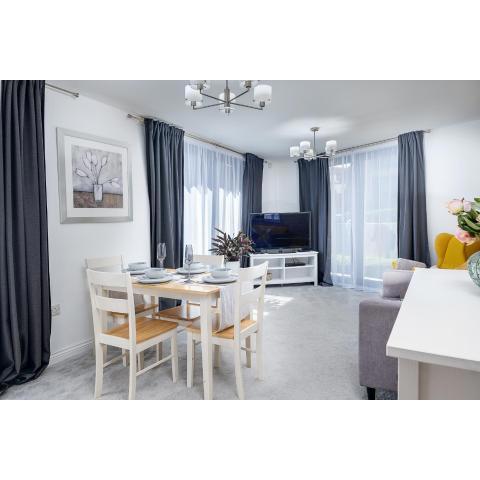 Luxury 2Bed Spacious Apartment- City Centre- Free Parking