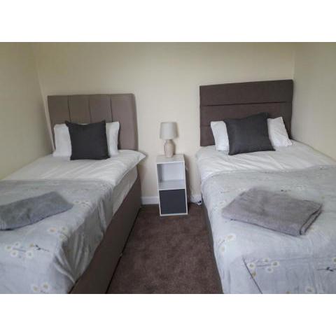 Luxury 4 Bedroom City Centre Retreat FREE PARKING & FREE WIFI